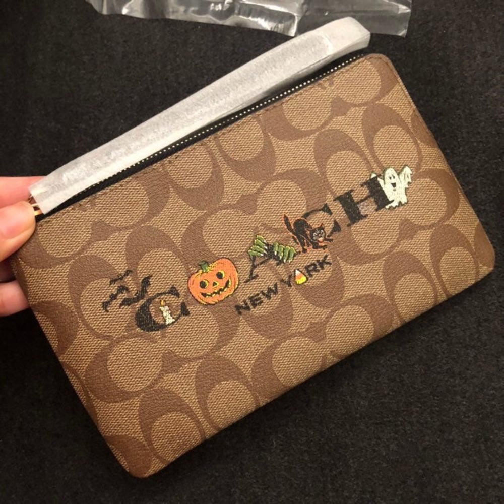 Coach Large Corner Zip Wristlet With Halloween - Picture 1 of 8
